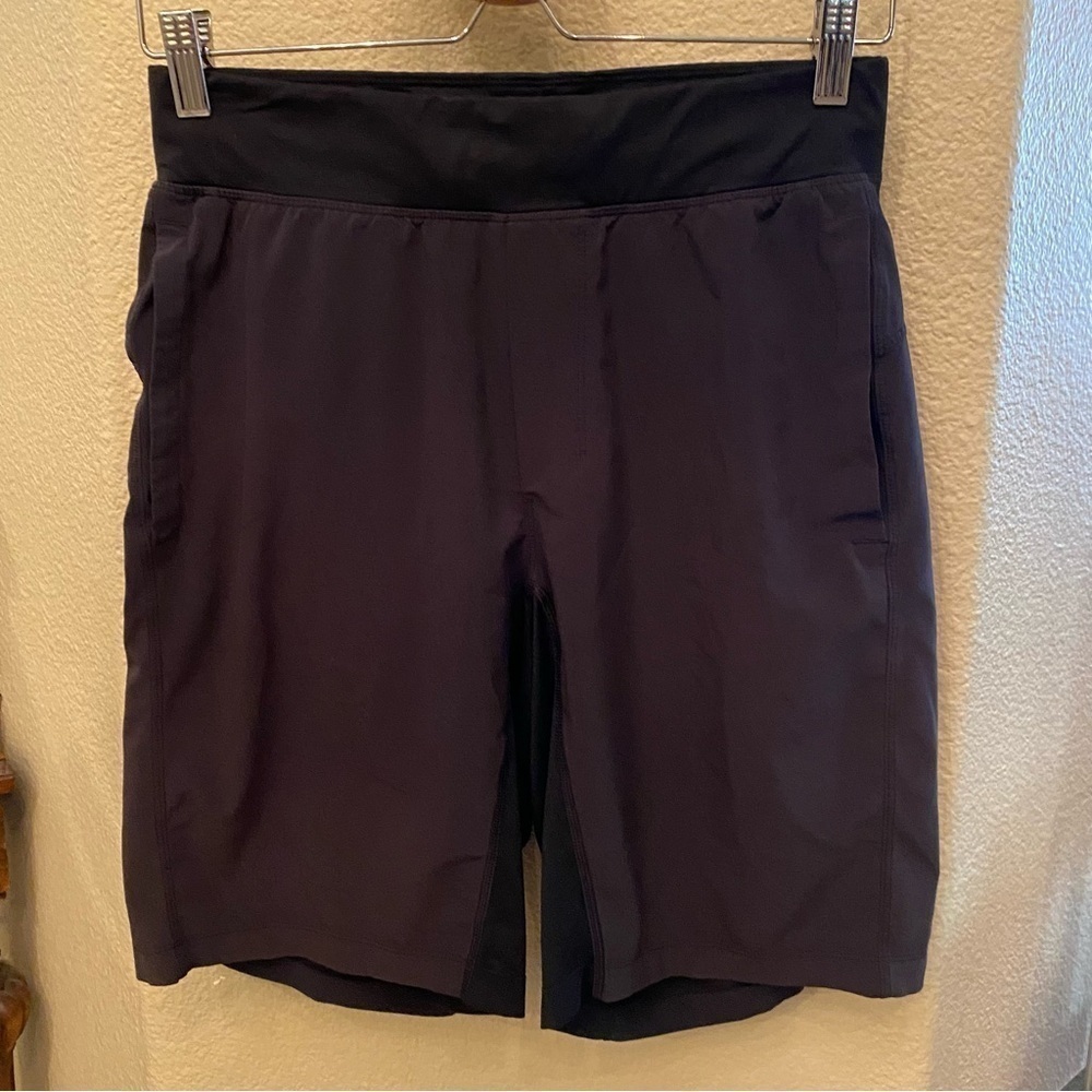 LULULEMON Men Black Athletic Shorts Size Small-Shows Wear